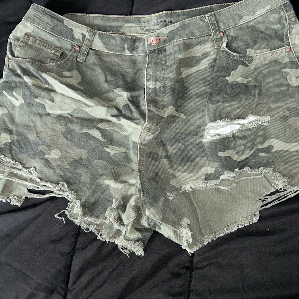 NWOT Nobo high rise camo shorts